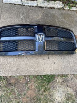09-18 Ram1500 Grille