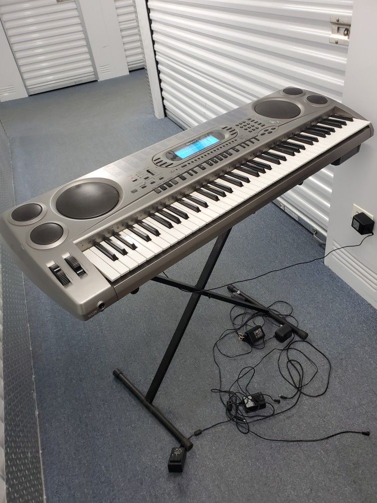 Casio WK 1630 76-Key Keyboard piano synthesizer