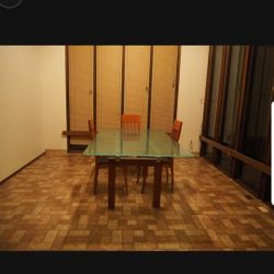 Beautiful Glass Table W/ 4 Chairs 