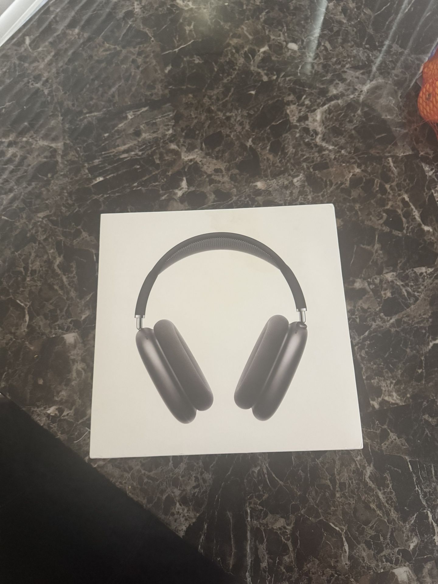 Apple AirPods Max With Case