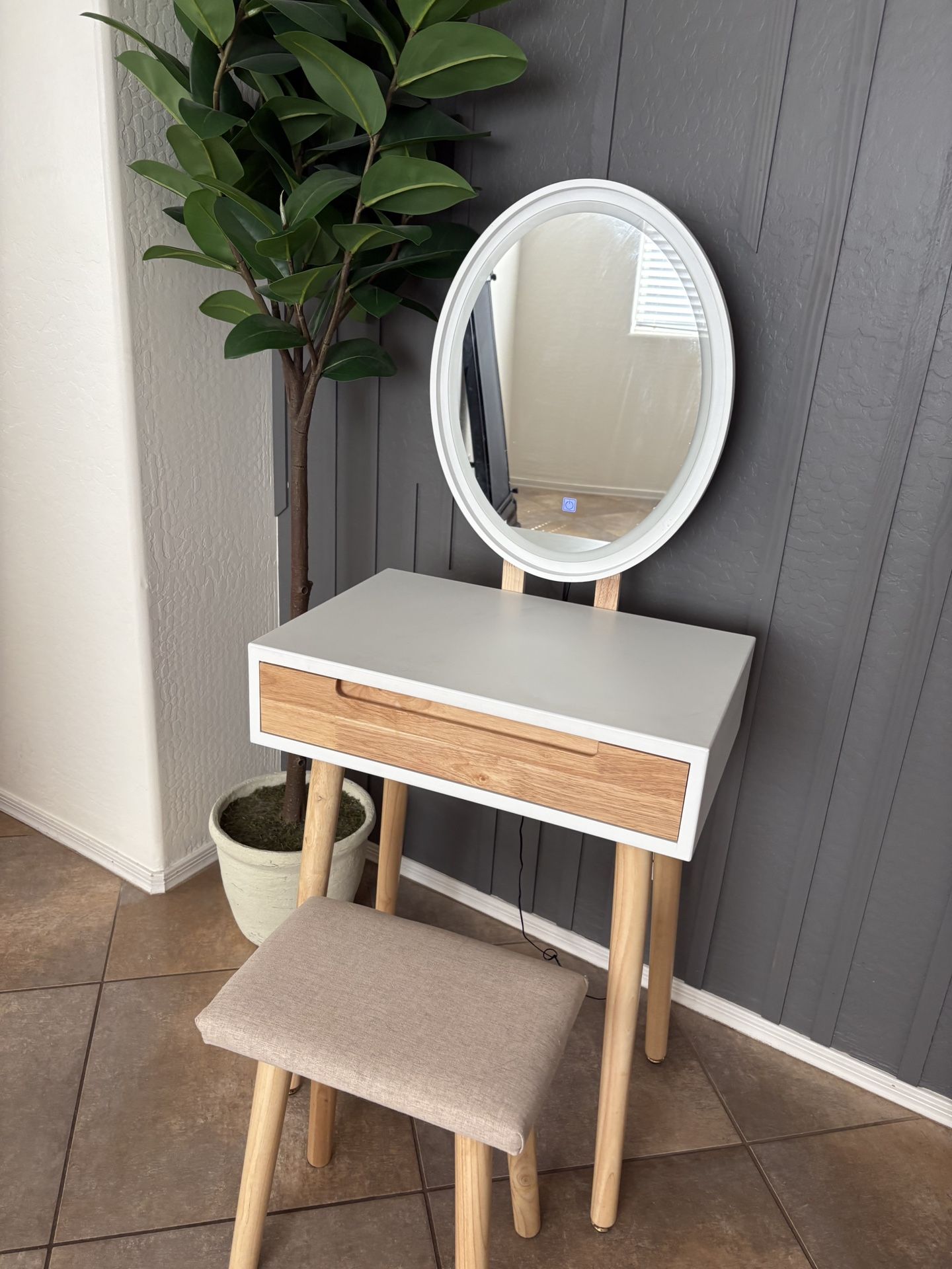 Vanity, Make Up Vanity