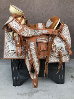 Montura bordada