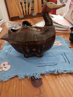Vintage  Chinese lacquerware mandarin duck yrinket