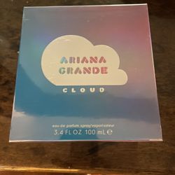 Ariana Grande cloud