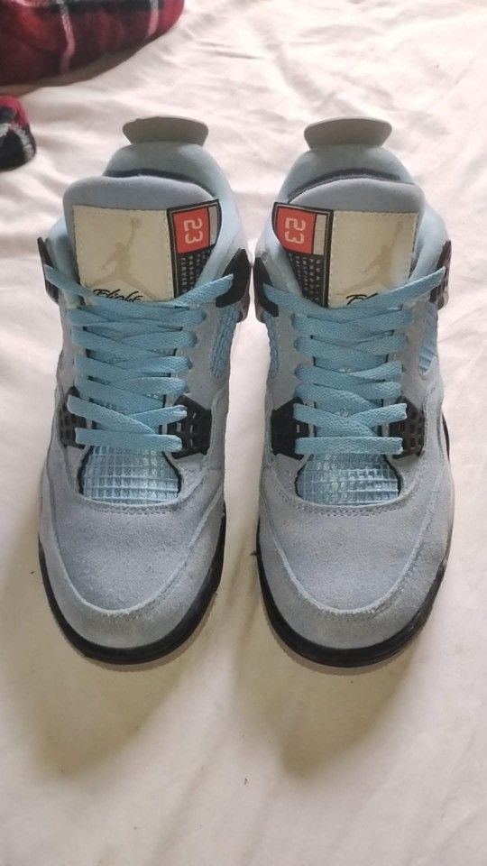 Jordan 4 University Blues