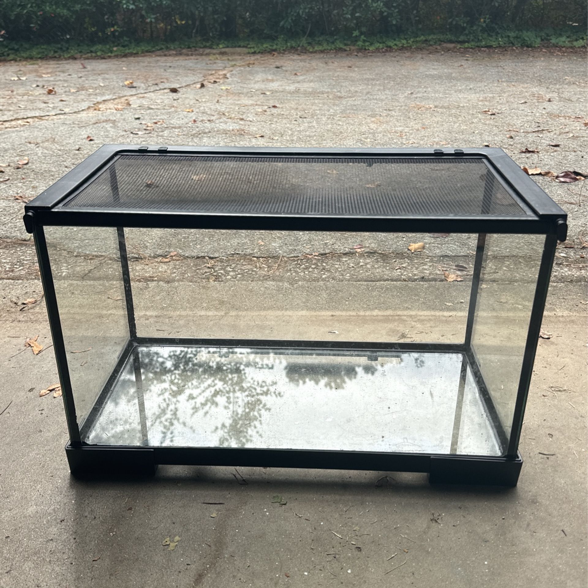 10 Gallon Sliding Lid With Twist Lock Reptile/Fish Tank