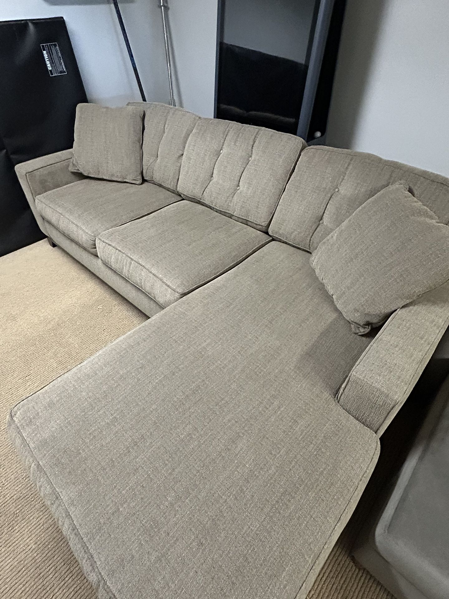 Couch With Reversible Chaise