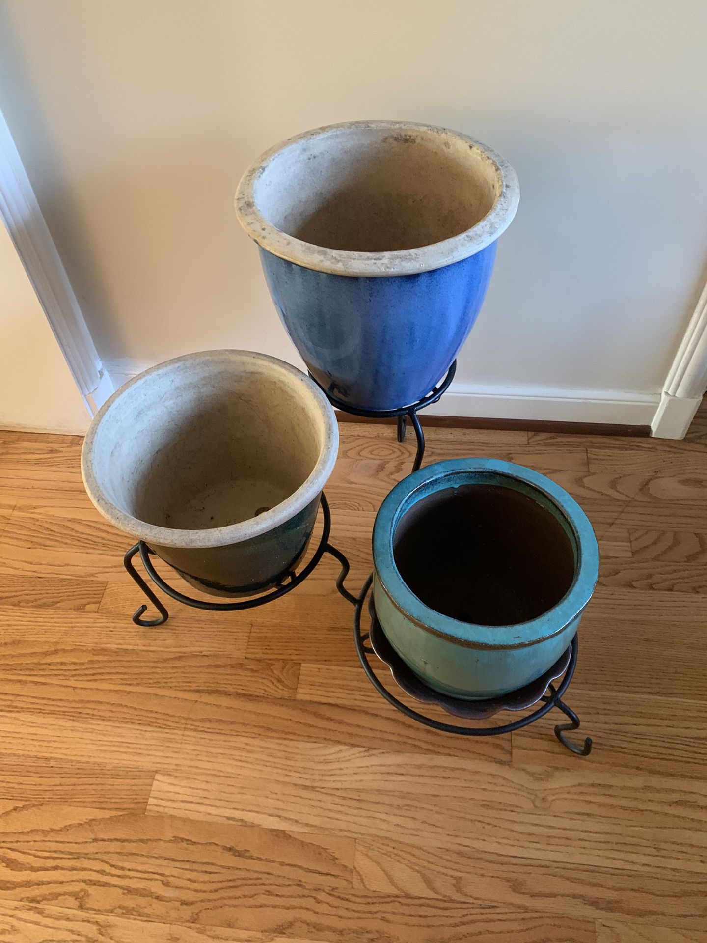 plant holder with pots