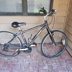 Verve 1 Trek Hybrid/Comfort Bicyle