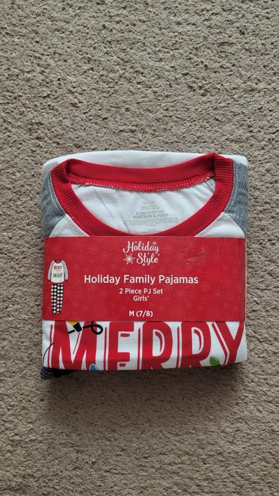 Holiday Style 2-Piece Girl Pajama Set - MERRY & BRIGHT Size M ( 7/8) New.