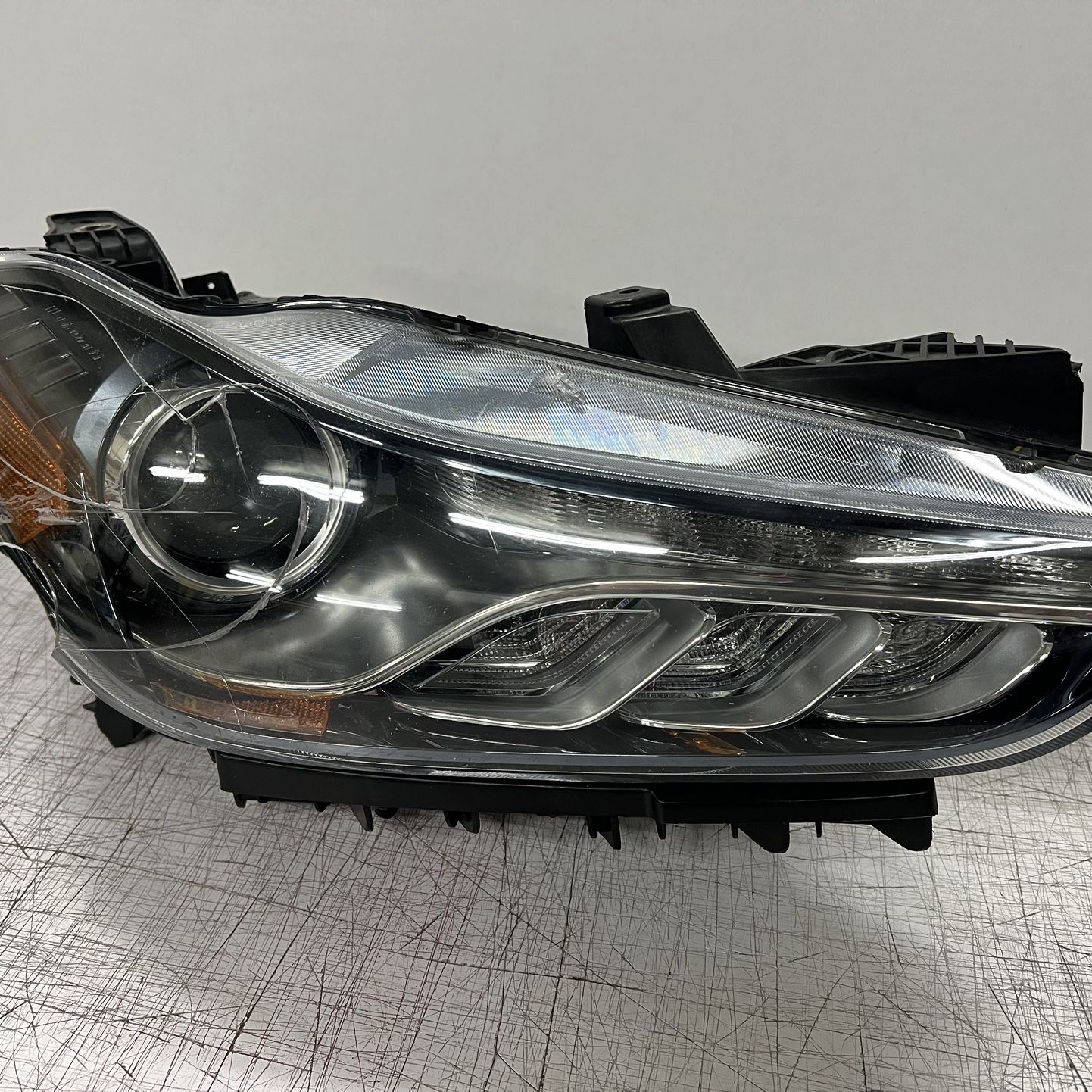 2014-2017 Maserati Ghibli Complete Headlight Passenger side 