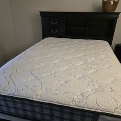  queen size bed with four draws at the bottom