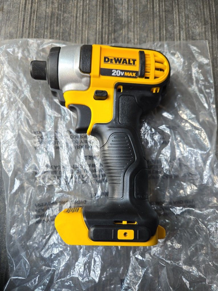 DEWALT 20VMAX 1/4"(6MM) CORDLESS IMPACT DRIVER NEW (TOOL ONLY) PRICE IS FIRM