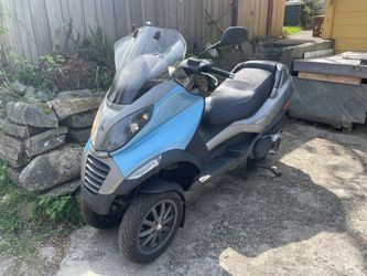2009 Piaggio MP3 (3 wheels)