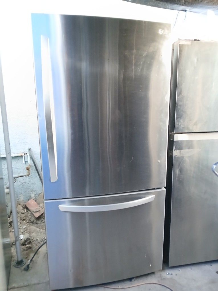❄️refrigerator 33 Inches FREE DELIVERY ✅️BOTTOM FREEZER