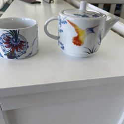Small passionflower/hummingbird  Teapot & Cup  Urban outfitters 