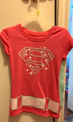 Girls super girl shirt with cape size M