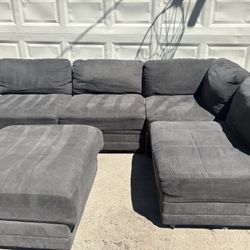 Free Delivery ! 4 PC Couch With Ottoman