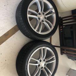 2 Tesla Model S Wheels
