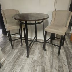 High-Top Pub Chairs – Stylish & Sturdy!