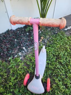 Halo three-wheeled scooter