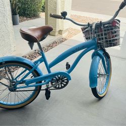 Beach cruiser bike and basket