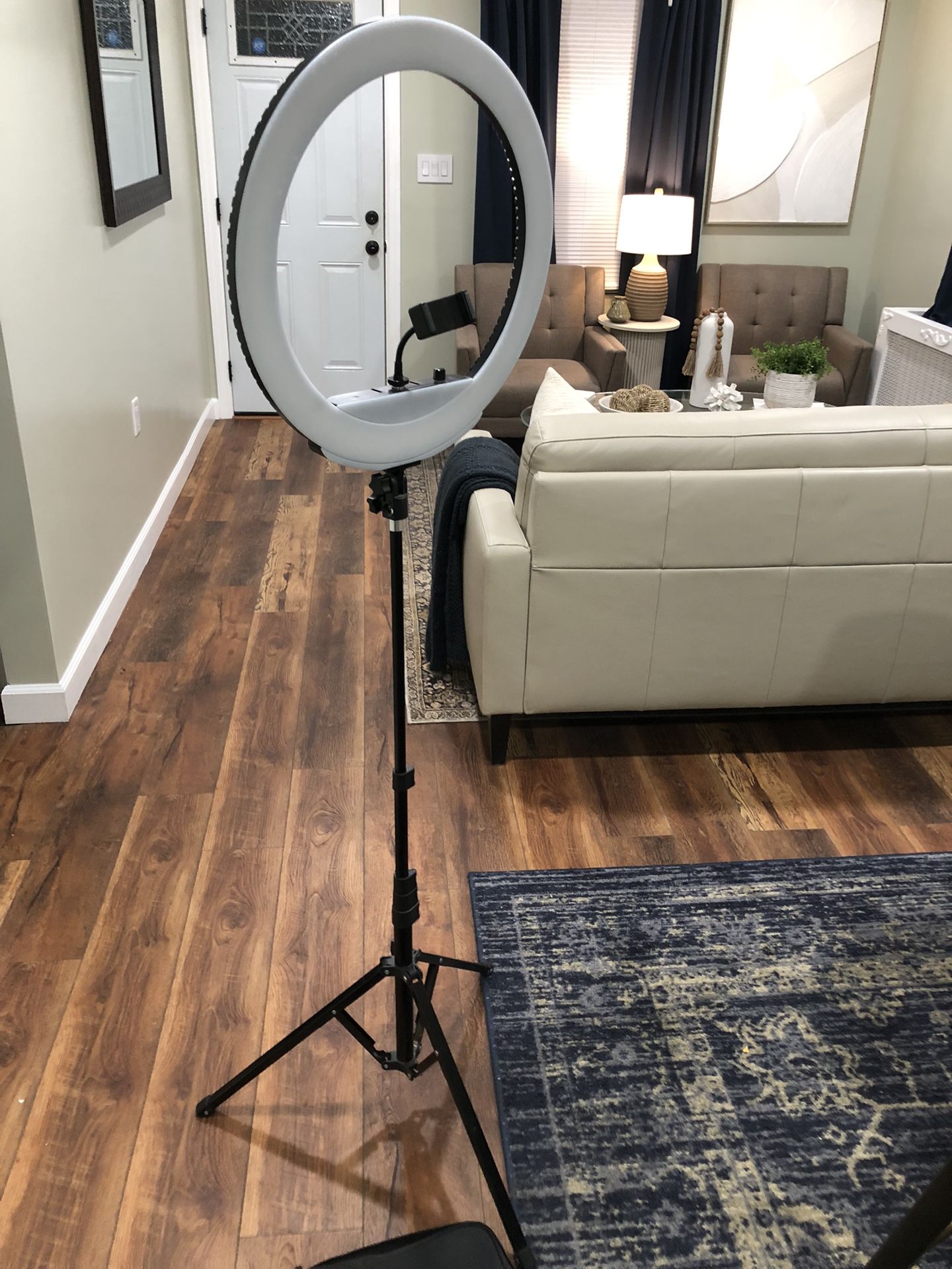 Ring Light With Battery’s And Charger