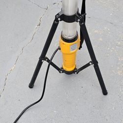 Shop light for night work, indor or outdoor, good condition , 