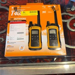 Motorola T402 Walkie Talkies 