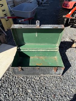 Metal trunk