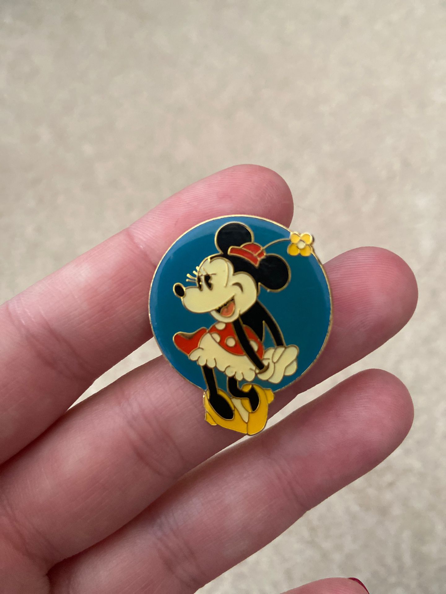Disney channel Minnie Mouse pin retired