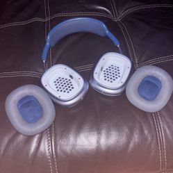 AirPod Maxs Blue 