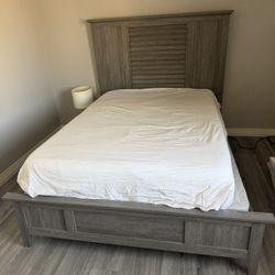 Queen-size bed 