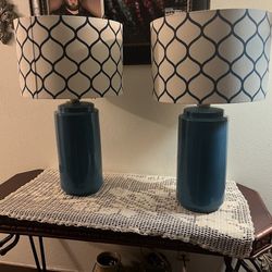 bonitas lámpara están nuevas  salieron del color equivocado son azul turquesa 