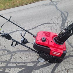 Honda HS720 Commercial Snowblower 