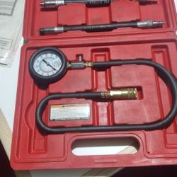 Universal quick disconnect compression gauge set
