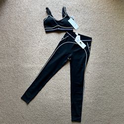 Alo yoga set - Size Medium (BRAND NEW)