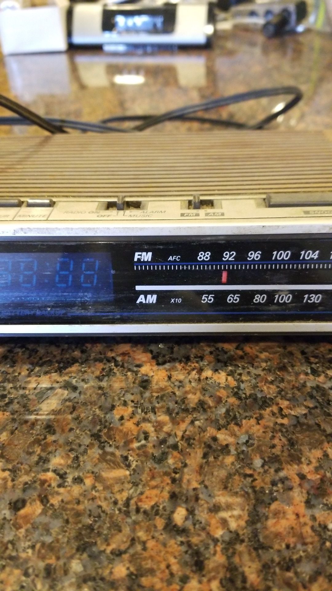 General Electric am FM radio and clock