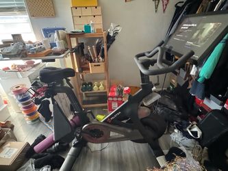 Pelaton v1 stationary bike