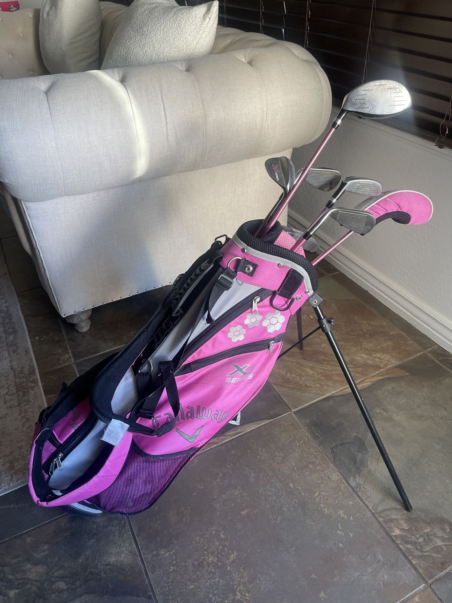 Callaway XJ Series Girls Pink Junior Kids Right Handed Golf Set 7 Clubs 33"-40"