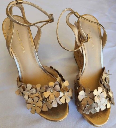 PELLE MODA BRAND NEW WEDGE BEAUTIFUL