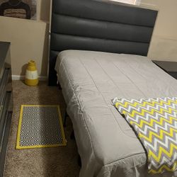 Unbeatable Bedroom Deal – Bed Set + 3-Drawer Combo for ONLY $550! 🔥  Transform your bedroom without breaking the bank! For just $550, you get a co