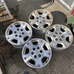 2004 Avalanche Rims And Center Caps