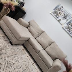 Sofa Sectional Couch  In Very Good Condition 🚚🎈🎈 FREE DELIVERY 🎈🥳🎈