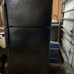 GE Black 18 Cu refrigerator Used