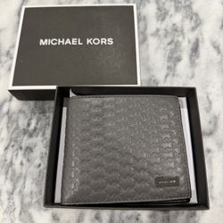 NEW Michael Kors Wallet 