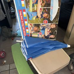 Little Tikes Jr table with umbrella