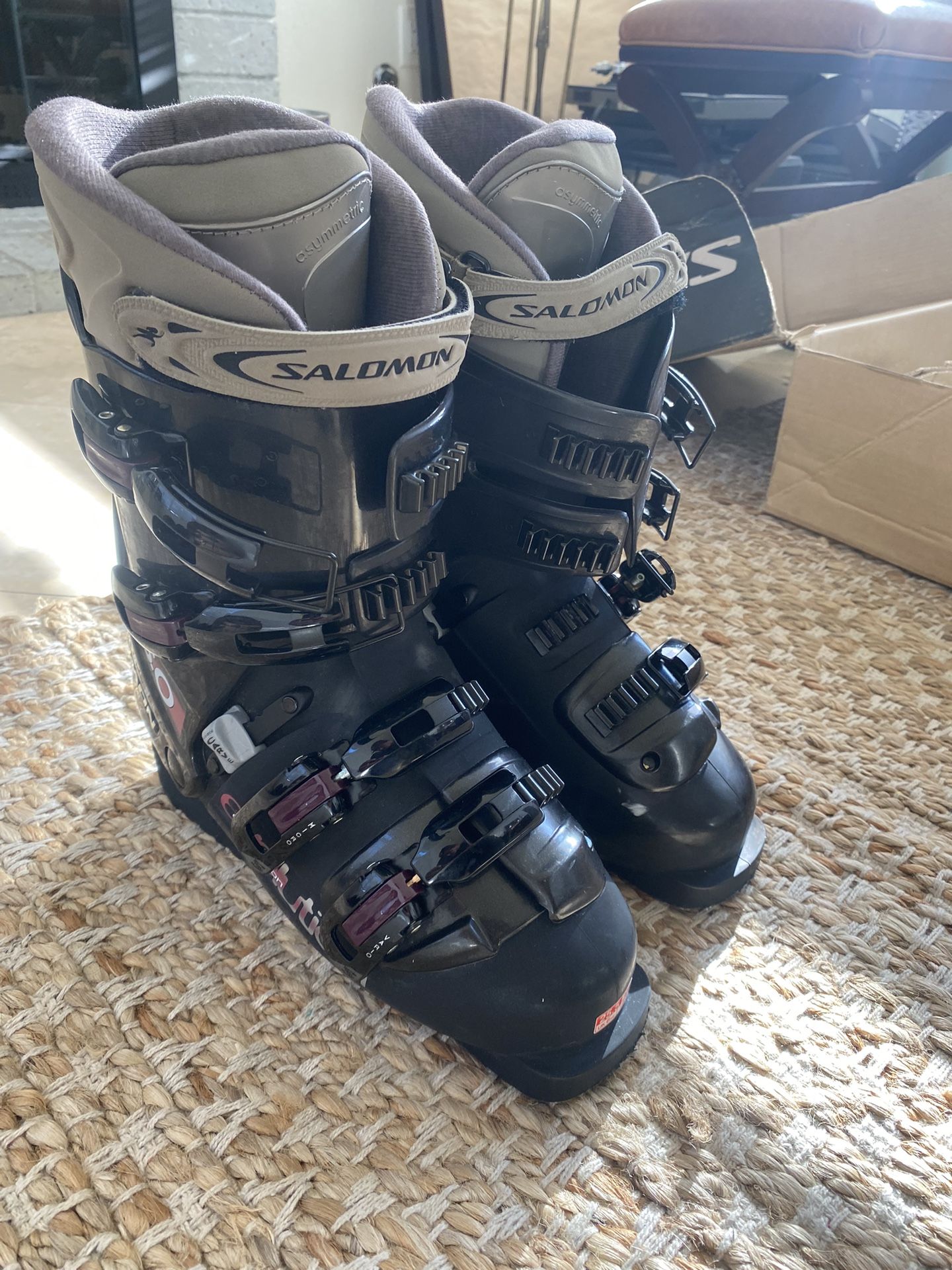 Salomon Ski Boots Size 8.5