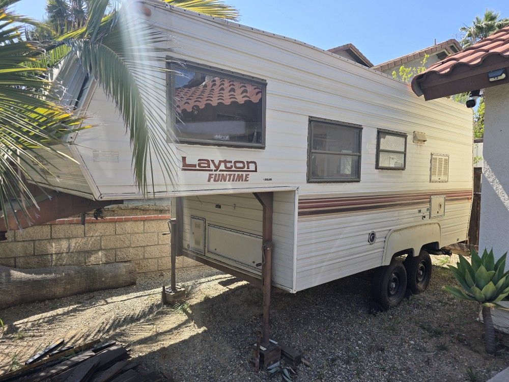 1989 Layton funtime by Skyline Layton funtime 21 ft fifth wheel travel trailer