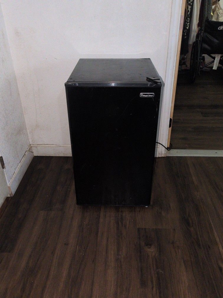 Magic Chef Small Fridge